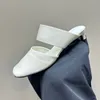 Sandálias de salto gatinho pequeno fresco verão 2024 novo design de uma alça superior parece branco chinelos femininos material de couro real pequena cabeça quadrada sapatos únicos femininos