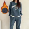 Kadınlar İki Parçalı Pantolon Kadın Günlük Takip Sweatshirts 2pcs Setler Moda Mektubu Baskılı Sonbahar Kış Polar Sıcak Bayanlar Sporları