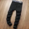 Męskie dżinsy plus rozmiar prosty haftowany jeansowy czarna róży szczupła mała stopa swobodne spodnie dla męskich dużych spodni