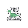 ディッカサウルスのエナメルピンにならないでくださいカントケーキツワタサウルスブローチラペルバッジ漫画動物ジュエリーギフト