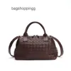 2024 Bowling Veneeta Fashion Simple Straddle Shoulder Designer Handbag Botteega Bag Girl Luxury Påsar Handväska Enkel kohude Tote Woven Bauletto Women WXFD