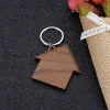 Keychains Wholesale 20pcs Wooden House Keychain House House Home Chains clés de bricolage clés manèges pour la famille maman papa fils en bois accessoires