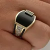 Klasyczny pierścień męski mody metalowy złoty kolor inkrustowany czarny kamienny cyrkon punkowy pierścienie dla mężczyzn