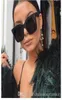 2019 Kim Kardashian Sunglasses Lady Flat Top Eyewear Lunette Femme Femmes Lunettes de soleil Femmes Rivet Sun Glasse UV400DR35264V5994573