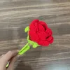 Fiori decorativi lavorati a maglia fiore rosa artificiale fatto a mano finito lana maglia uncinetto regali di San Valentino decorazioni per matrimoni