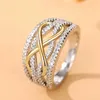 Bandringen Huitan Fashion Oneindige Liefde Ringen voor Vrouwen Volledige Bling Iced Out Zirkonia Bruiloft Verlovingsringen Mode Luxe Sieraden J240326