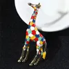 Broches girafe en émail pour femmes, broche Animal mignon, bijoux à la mode, couleur cadeau, Broches exquises pour enfants
