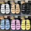 2024 Enamel Quilded Calfskin Sandals Sandals Women Ladies Kryształowa klamra czarna beżowa jambsin tata logo Mule 3 pasek płaski slingback blokowanie platformy sportowej c Platforma sportowa