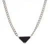 Womens Heren Luxe Designer Ketting Ketting Mode-sieraden Zwart Wit P Driehoek Hanger Ontwerp Party Zilver Hip Hop Punk