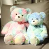 Leuke en kleurrijke teddybeer pop knuffel kleine beer knuffelbeer pop meisje slaapcomfort marionet pop