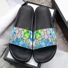 Designer tofflor Sandaler Fashionabla Summer Beach Slippers unisex gummi platt botten tofflor tillgängliga i flera färger stilar 35-45