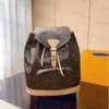 Mochila de diseñador Bolso de hombro para mujer Marrón Cuero suave resistente al desgaste Mochilas para niñas Flor vieja Bolso escolar con cordón Bolso de mujer Mochila de moda