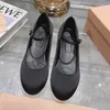 Encanto reluciente: ¡Las merceditas doradas elevan cada paso!Sandalias de diseñador para mujer