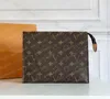 Designers Sacs d'embrayage Sacs fourre-tout Portefeuille Hommes et Femmes Luxurys Sacs à main Lady Classique Grande Capacité Brown Sacs à main Business POUCH Sac de lavage