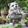 Dekorativa figurer Välkommen skylt Raccoon Outdoor Garden Decor Harts Ornament Staty Animal Sculpture Family Decoration for Lawn Porch Yard