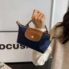 Fábrica de bolsas de ombro de fábrica Frete grátis Lady Bolsa Digner Simple Crossbody Fashion Mulheres Mini pacote axilar de tendência Hobos Luxo