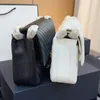 Роскошные сумки через плечо Дизайнерская сумка Черная сумка через плечо Сумка-мессенджер с V-образными полосками Кошелек с клапаном Золотая сумка Harward и цепочка для рук Модная повседневная сумка для поездок на работу