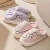 Pantoufles femmes mignon dessin animé maison floue bout fermé semelle Super douce sans lacet chaussures en peluche hiver confortable maison chaude