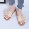 Slippers Slippers Zomer Fasion Vrouwen Bloem Platte Slippers Sandalen Dames Boo Stijl Open Teen Soes Casual Antislip Slides H240326E6SU