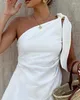 Kvinnors träningsdräkter Set Woman 2 Pieces Elegant 20247 Summer White One Shoulder Tied Detail Knutad Asymmetrical Hem Top Casual Shorts