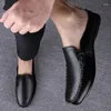 Sapatos casuais de luxo designer mules chinelos masculinos mocassins de couro genuíno homens mocassins verão homem moda metade para