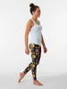 Pantaloni attivi Fiori folk polacchi Rossi su leggings neri Abbigliamento da palestra Harem Fitness da donna