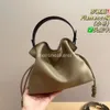 2024 Loe Sides Schattig formaat Flamenco Tote Designer Ook tassen Gesp Schakelaar Handtas Zeer handig Trekkoord Mand Ontwerp Beide klein X4N0