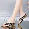 Summer Womens Shoes Pearl Rhinestone Fashion Beautiful All-Match Non-Slip Personality Flat Sandals 240321