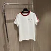 Nieuw damesshirt met korte mouwen, gestreepte rand, klein geborduurd logo met rotatormouwen, klassiek logo, afslankende leeftijd, passend bij zwart en wit, rood SML
