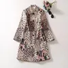 Roupas femininas europeias e americanas 2023 outono novo estilo manga longa lapela leopardo impressão retalhos moda trench coat xxl