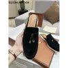 Loro piano lp lorospianasl charmes designer schoenen glijbanen verfraaid suède slippers luxe rode sandalen schoenen echte lederen teen casual flats voor witte bodem vrouwen dh