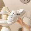 Pantoufles femmes mignon dessin animé maison floue bout fermé semelle Super douce sans lacet chaussures en peluche hiver confortable maison chaude