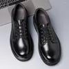 Scarpe casual da uomo eleganti stringate oxford in pelle verniciata con plateau punta tonda nera solido business di lusso