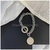 Charm Armband Brand Classic T Letter Round Card Pendant Armband Fashion Domineering Tjock kedja OT Buckle Designer för män 316L T DHWAB