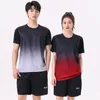 Survêtements pour hommes vêtements de Sport respirants T-shirt à séchage rapide ensemble Short et haut tenue de Sport décontractée avec col rond à manches courtes hauts élastiques