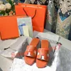 المصمم Oran Sandals Womenles Slippers أعلى جودة جلدية أصلية متعددة الألوان الرباقة رسالة صندل Flat