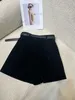 Faldas diseñador Classic Triangle Emblem 23 Otoño / Invierno Falda corta de terciopelo negro Pantalones de dos piezas falsos de cintura alta para mujer 9AL1