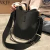 Sacs à bandoulière Merk Luxe Designer Handtas Dames Emmer Tas Pu Lederen Schoudertassen Grote Capaciteit Brede Schouderriem Crossbody Tassen Tote