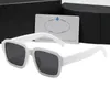 Klasyczne projekty okularów przeciwsłonecznych dla mężczyzn kobiety unisex designerskie okulary przeciwsłoneczne Model Uv400 Ochrona podróżowania na świeżym powietrzu Trójkątne szczegóły