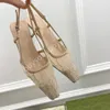 Sandálias de saltos altos slingback Bomba feminina Mids Black Mesh com cristais Sapatos impressos com estampa de couro Sapatos de cinta