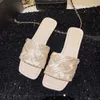 Tofflor tofflor 2023 Ny grön vävning mjuk utomhus för kvinnor fyrkantiga tå platta sandaler plus size Summer beac flip flop zapatos de mujer h2403266lnm