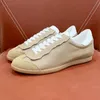 Autumn Light Luxury Men Female samma casual skor Ny äkta läder övre utomhus icke-halkande sneakers anti-odor rund tå slitstarka älskare makor skor