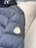 2024 Nuevo diseñador para hombre Chaqueta de invierno Parkas Salzman Mon Francia París Hombre de lujo con capucha Puffer Chaqueta acolchada recortada Mon Premium Goose Down