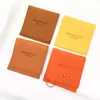 Cadeau cadeau moutonsew en gros 9x9cm daim luxe logo personnalisé enveloppe forme bijoux collier voyage emballage pochette