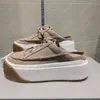 Märke däck toffel sneakers män och kvinnor försvarare svarta gummiplattform sandaler däck sandaler avslappnade chunky plattformskor lyxsport tofflor 35-40