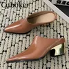 Sandaler Designer Brand Metal Boots Leather Womens Slide Pointed Toe Womens Slide Summer Elegant Short Heels Leather Womens Slidel2403