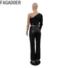 Pantalon de deux pièces pour femmes Fagadoer Black Fashion PU Cuir Splicing Ensembles Femmes Une épaule à manches longues Crop Top et tenues Streetwear