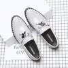 Chaussures décontractées Design britannique hommes robe de soirée de mariage en cuir verni été Oxfords chaussure noir blanc glands mocassins mâle