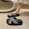 Sandalen Zomerkleding Dames Home Slide Platform Pantofle Luxe Slide Med Beach 2024 Designer Grafisch Mode PU Flash RubberL2403