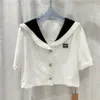Kırpılmış T Shirtler Şal Donanma Tarzı Üstler Tasarımcı Kadın Giyim İşlemeli Mektuplar Kısa Kol Beyaz Tees